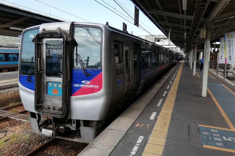 JR四国、4月上期の運輸収入7割減　特急列車間引き継続