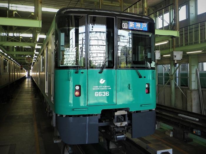 神戸市交通局、地下鉄で「#Light It Blue」を実施　西神・山手線の新型車両の行先表示を青色に