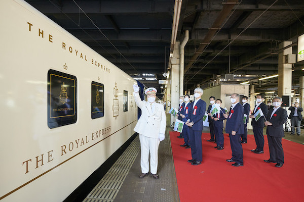 「THE ROYAL EXPRESS」北海道クルーズ、初便出発　9月まで計3回運行