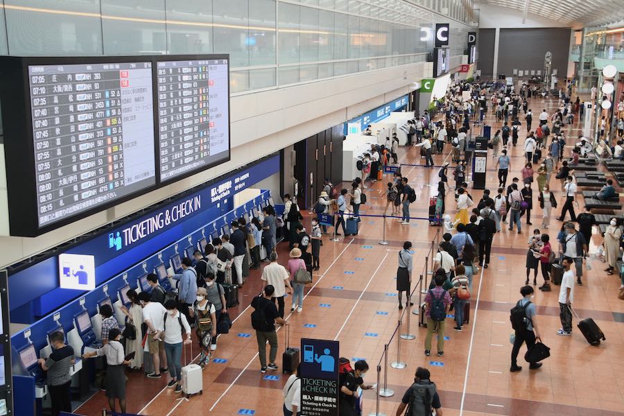 羽田空港で新型コロナ検査キットを配布　感染拡大の予兆の早期探知めざす