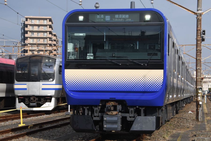 JR東日本、横須賀・総武快速線の新型車両「E235系1000番台」公開　車内Wi-Fiや電源コンセントも