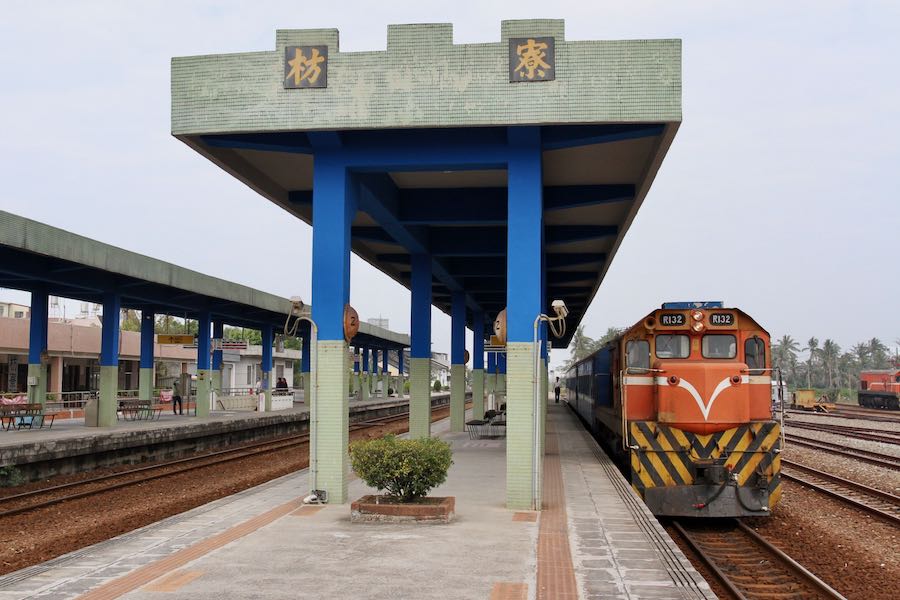 台湾南部に残る日本製旧型客車　台鉄「普快車」、あす22日運行終了